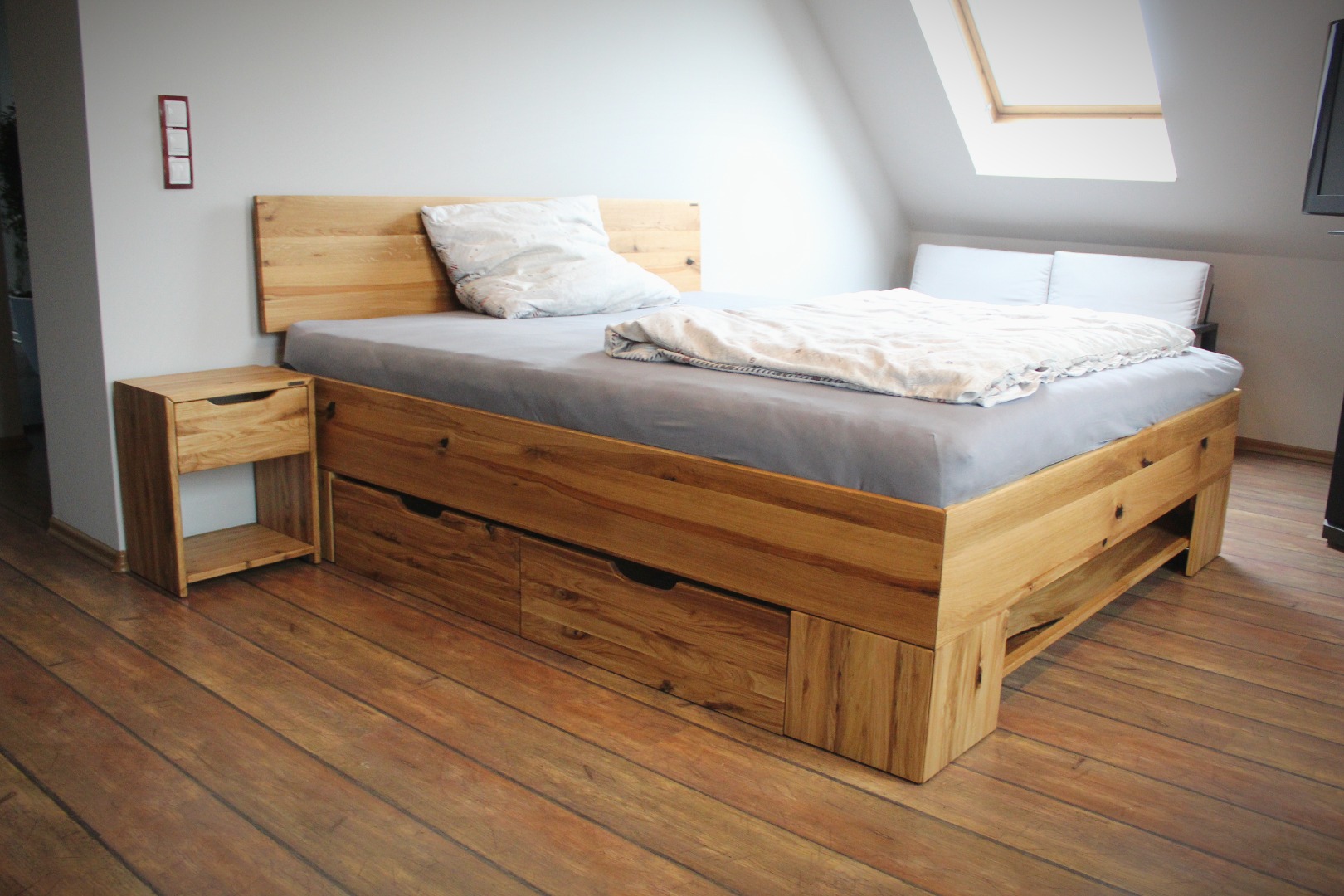 Łóżko z litego drewna #1