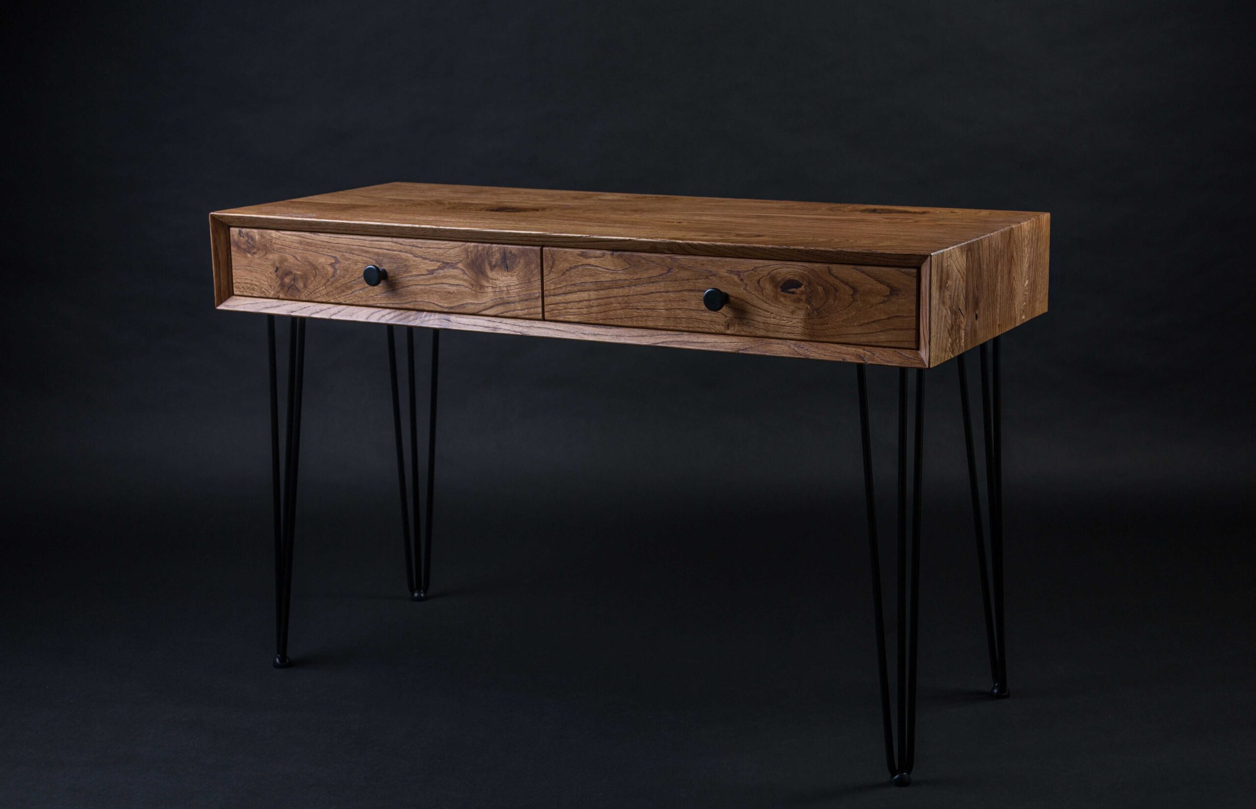 "Biurko z szufladami drewniane - widok całości z litego dębu"