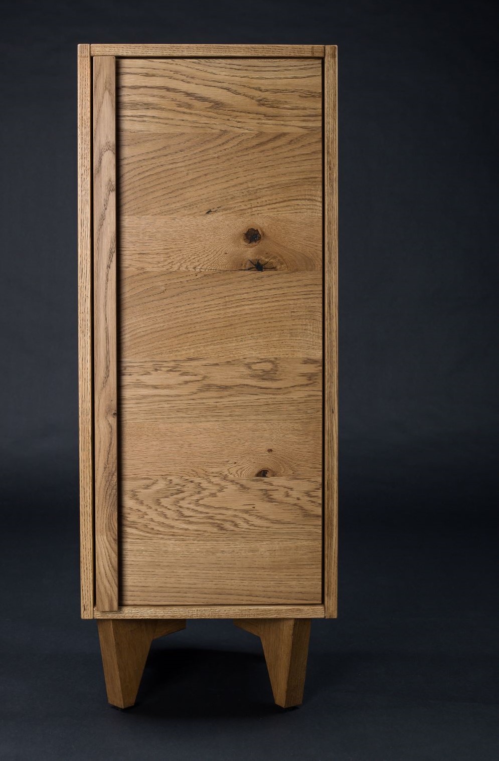 Smukła komoda K1 z litego drewna dębowego