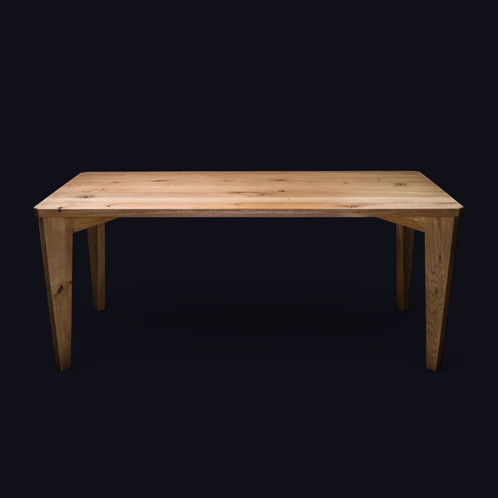 drewniany stół do jadalni S1 – widok z góry, usłojenie i czarne sęki dębu, krawędź prosta