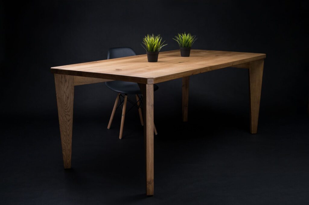 "Stół do jadalni drewniany S1 -przegląd dostępnych rozmiarów 140×90, 180×90, 220×100"