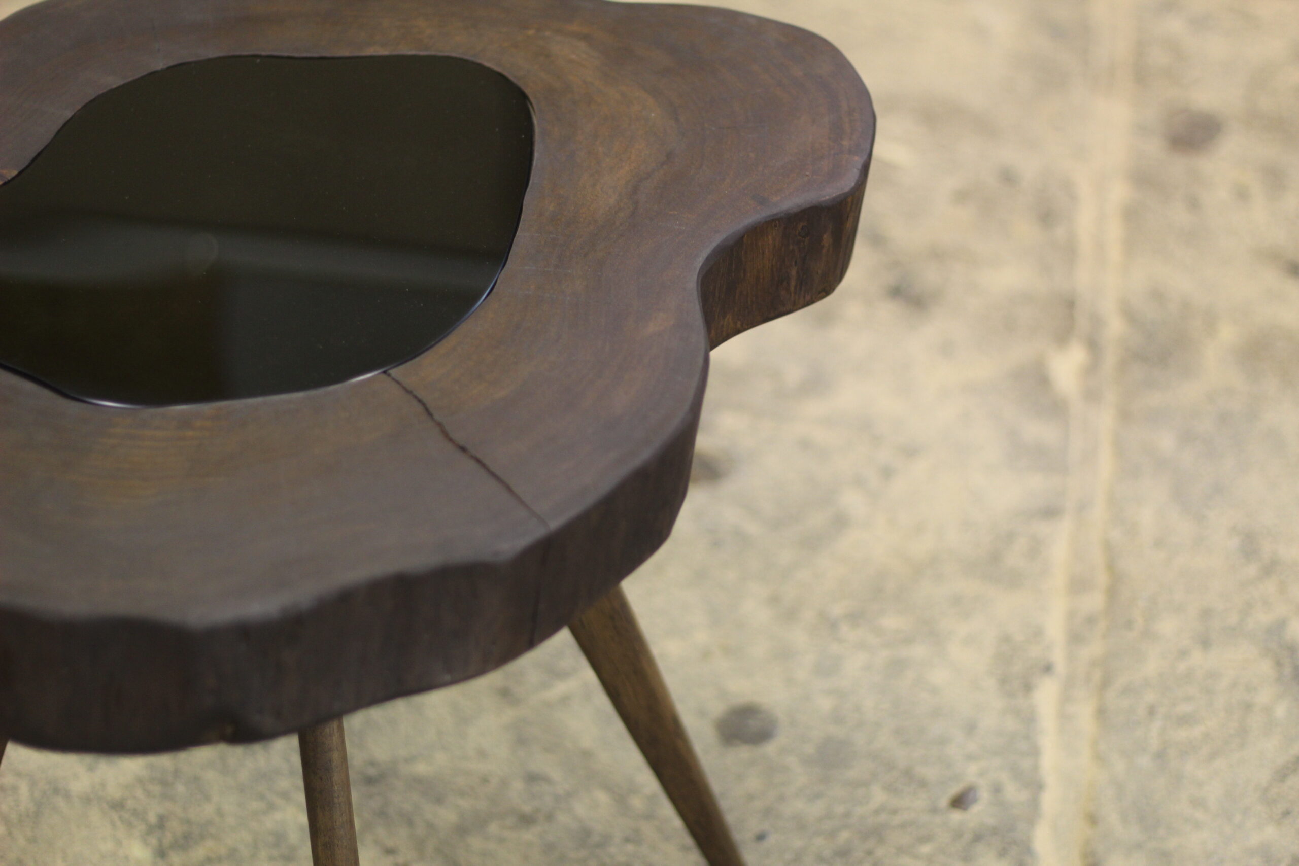 stolik kawowy okrągły ciemny