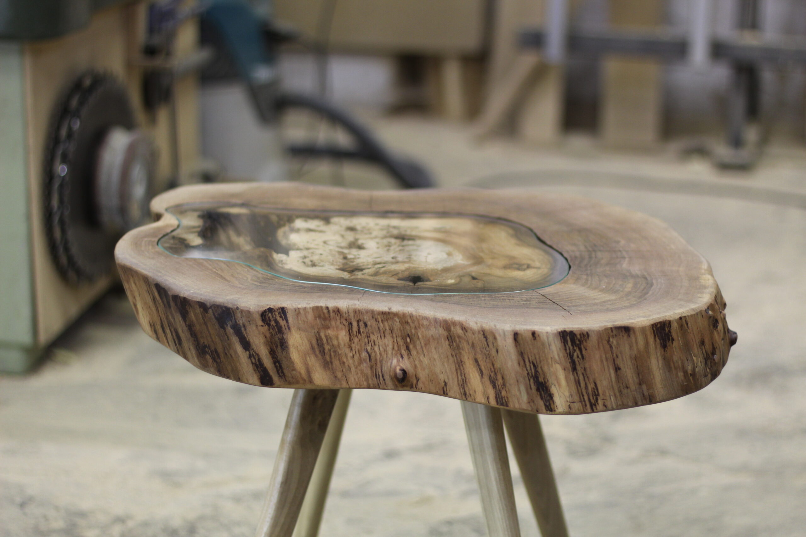 stolik kawowy z drewna