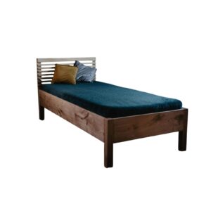 „Łóżko drewniane dębowe BD1, widok frontalny, lity dąb oraz wezgłowie”