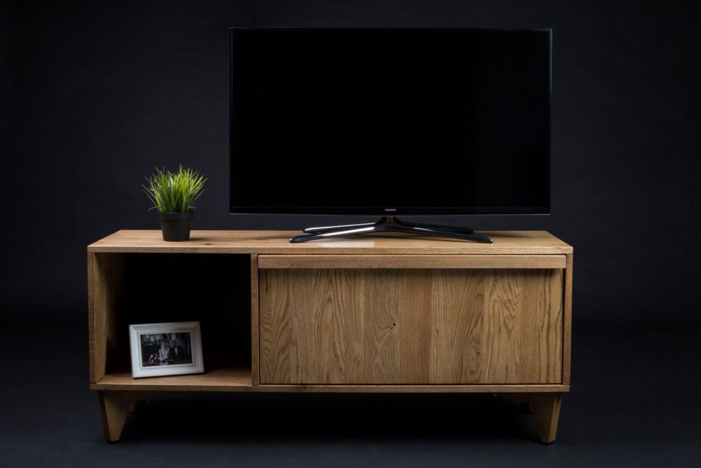 "Wersja na zamówienie - personalizacja wymiarów szafki RTV drewnianej"