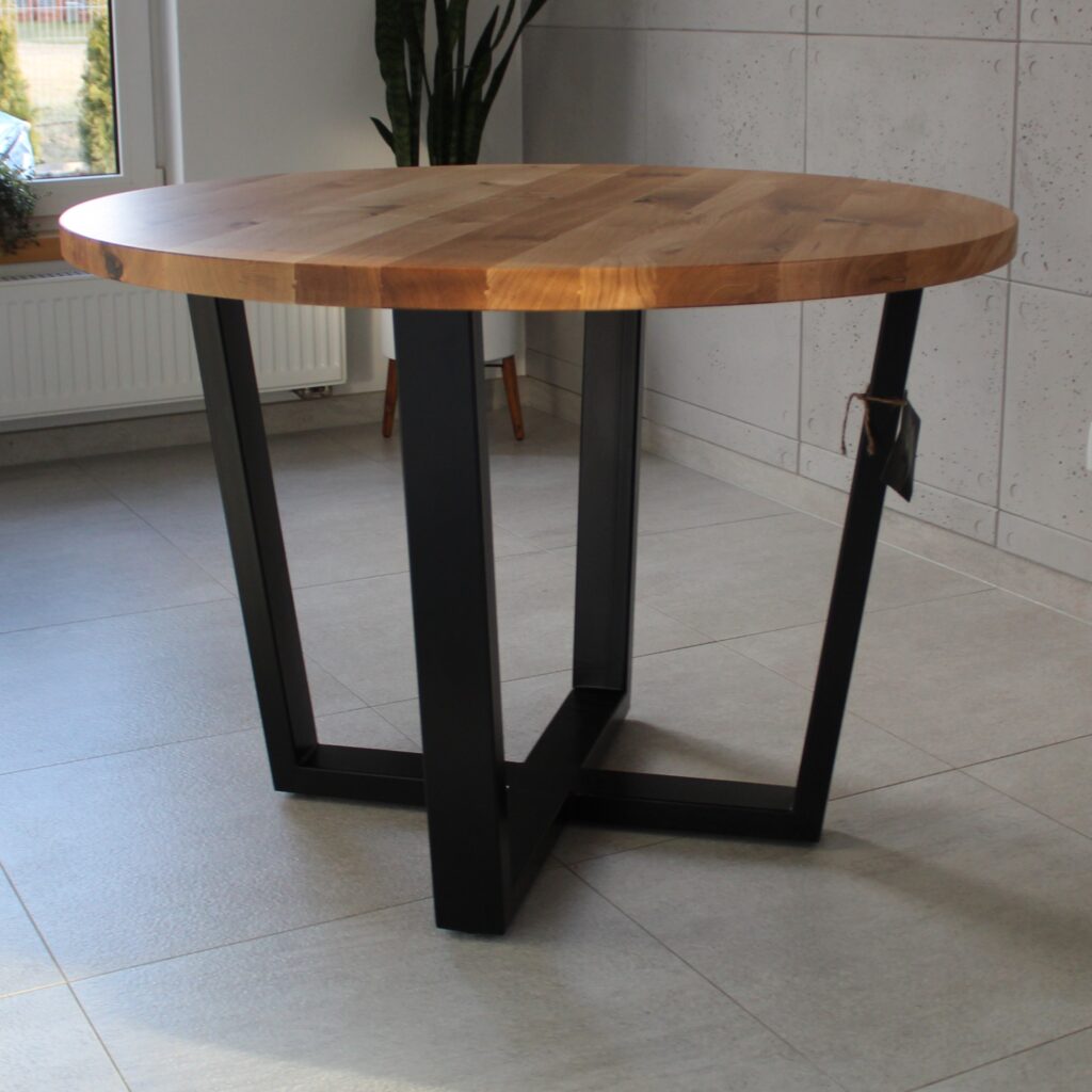 "Stół okrągły drewniany S5 z litego dębu na stalowej podstawie, aranżacja jadalni"