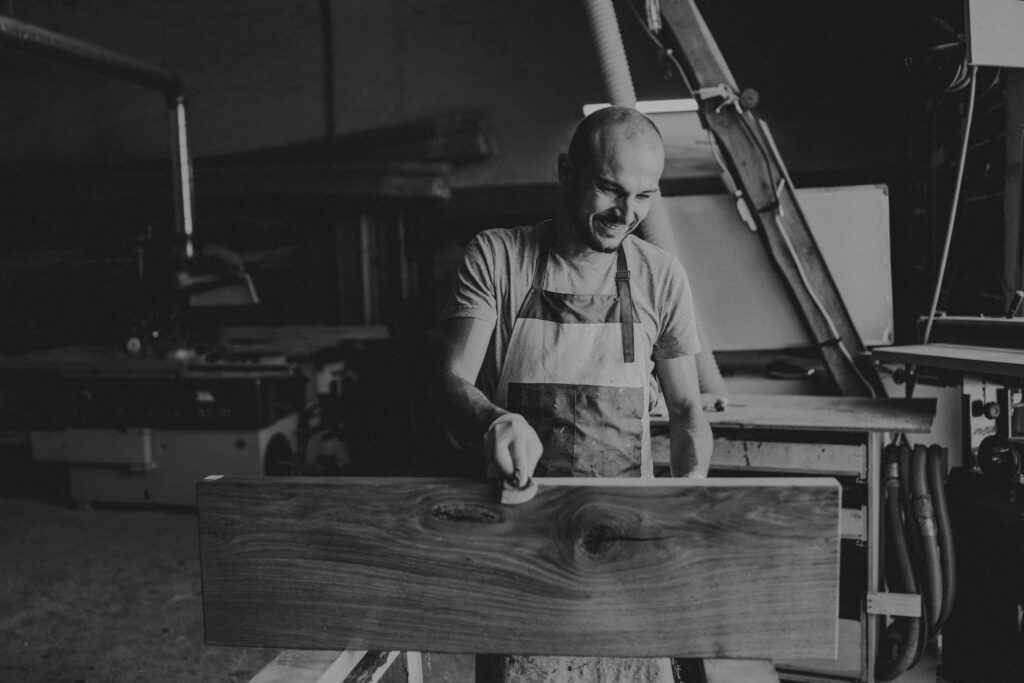 "produkcja mebli drewnianych olejowanie mebli naturalnym olejowoskiem"