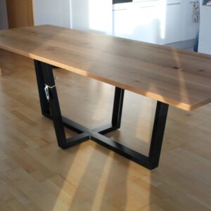 "Stół dębowy rozkładany S3 w aranżacji - dąb i stal malowana proszkowo"