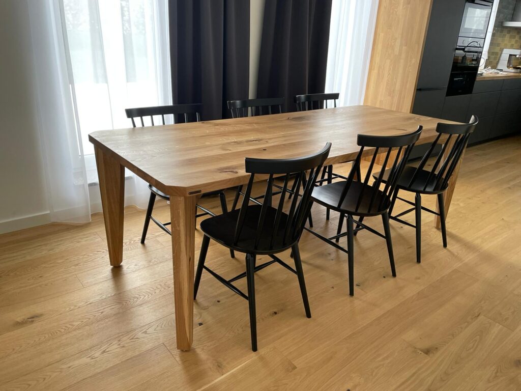 stół z litego drewna na wymiar – realizacja Patrei