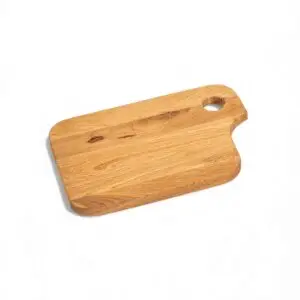 "Ręcznie wykonana drewniana deska do serwowania z litego drewna, format 31 × 21 cm.”