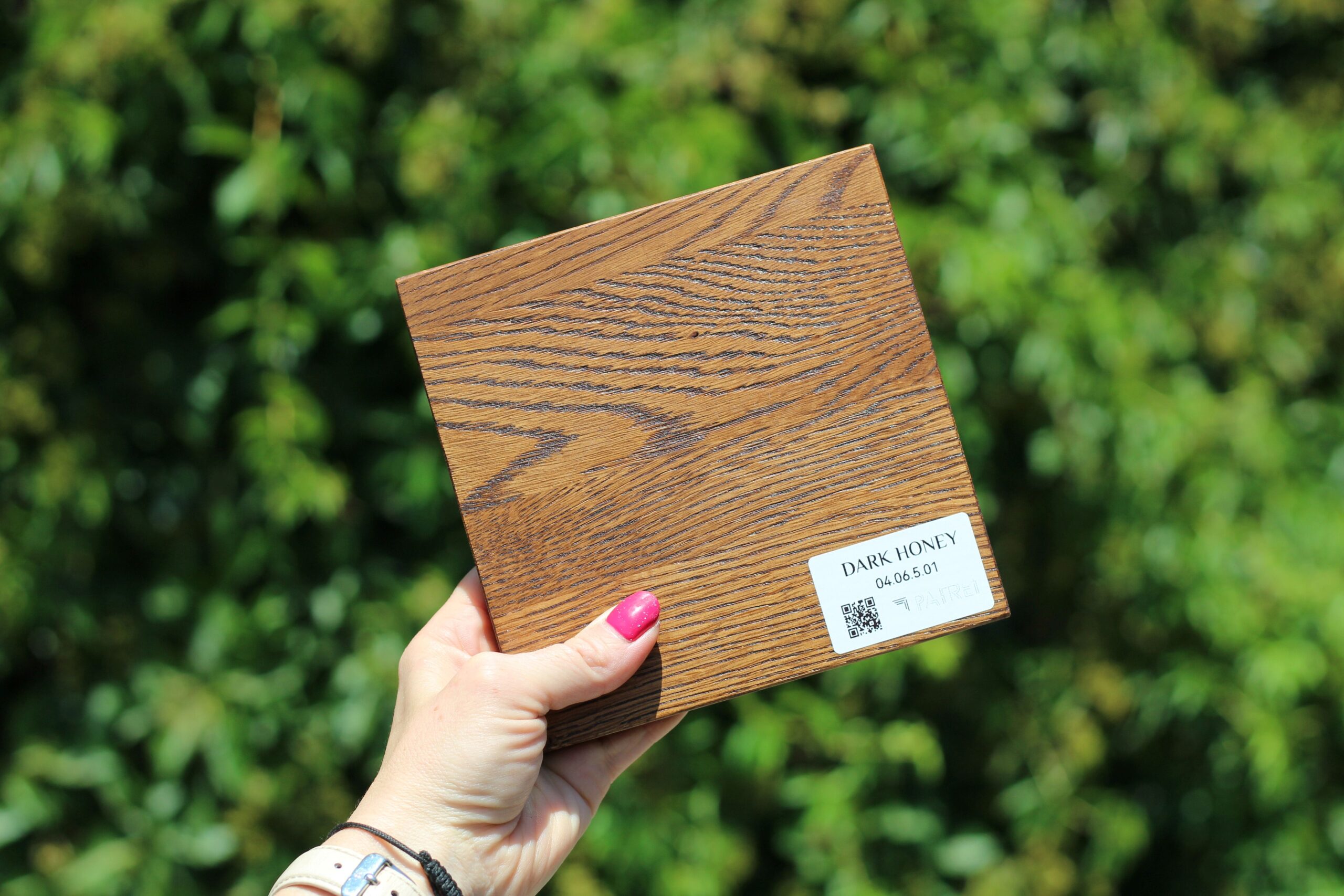 Olejowosk do mebli drewnianych Dark Honey nadający ciepły, miodowy kolor.