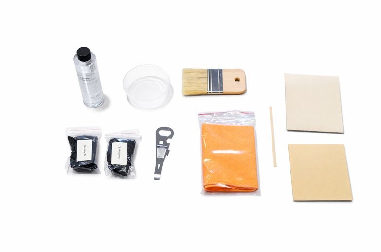 Zestaw do pielęgnacji mebli z litego drewna przeznaczony do konserwacji powierzchni olejowanych.