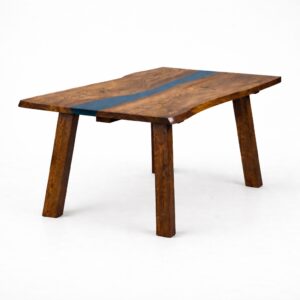 Stół z litego drewna dębowego zalany niebieską zywicą